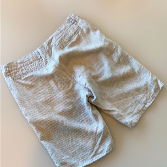 Gray Linen SearSucker shorts - Picture 2 of 3